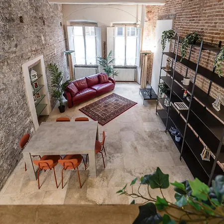 Apartment Story House *